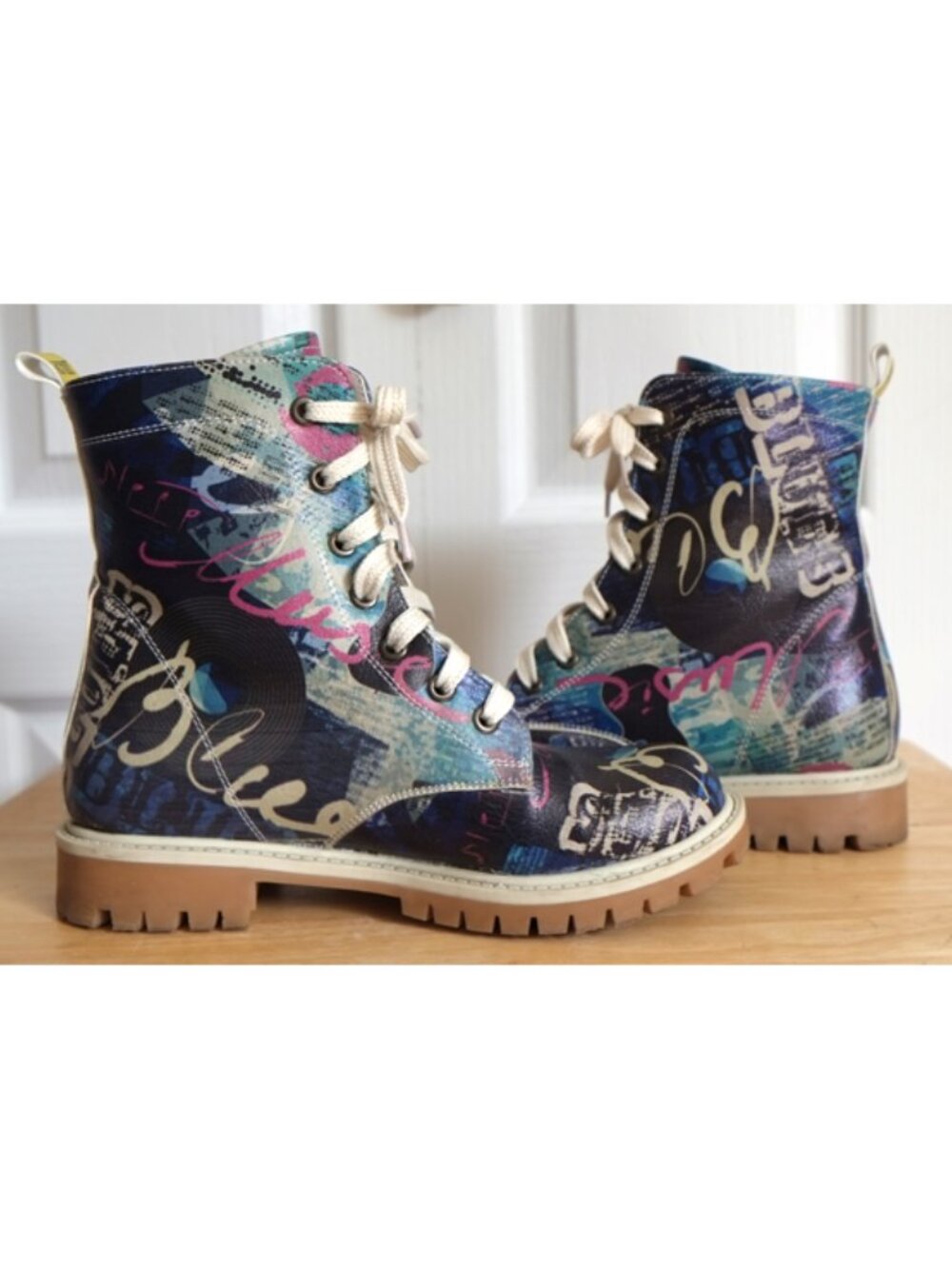 *SOLD* Goby "Music" lace-up boots - Picture 5 of 8